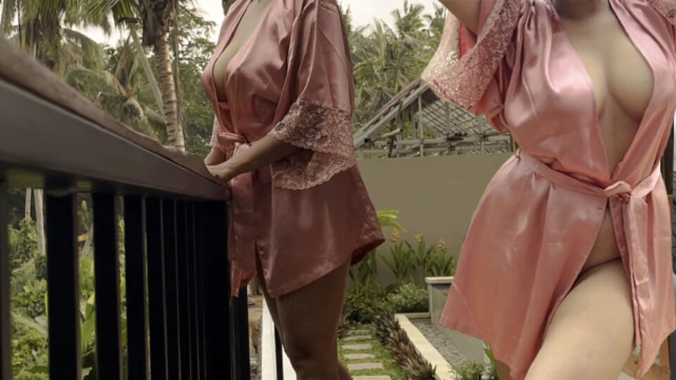 Cewek Tobrut Nungging Simpanan Om-Om Sange Lagi Ngentot