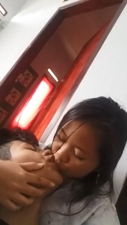 Bokep Pembantu Pembantu Dan Supir Ciuman Dalam Rumah