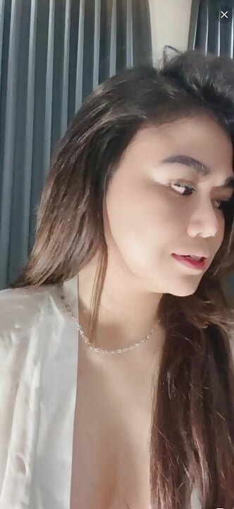 Cewek Cantik ini Colmek Pake Dildo Sampe Muncrat