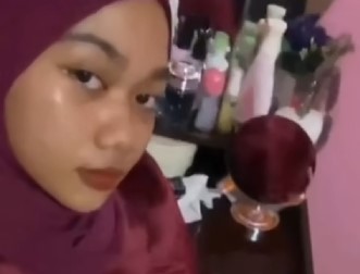 Video Bokep Cewek Berjilbab Sange Masturbasi Pake Dildo