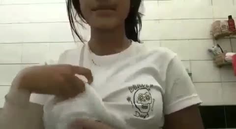 ABG Cantik ini Pamer Toket Bulet