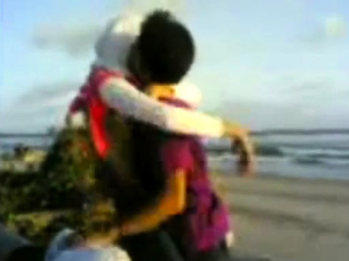 Gadis Berjilbab Yang Menggoda Di Pinggir Pantai