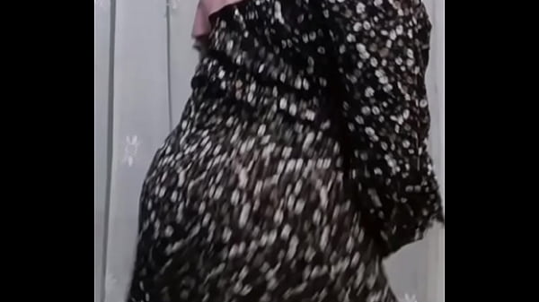 Guru Berhijab Jadi Sorotan Dengan Tarian Tanpa Busana