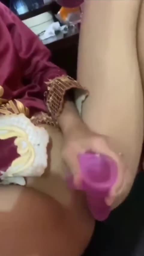 Hijabers Kebaya Merah Colmek