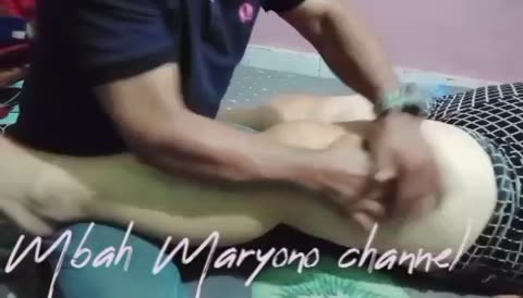 Mbah Maryono Pijet Mamah Muda Samping Anak