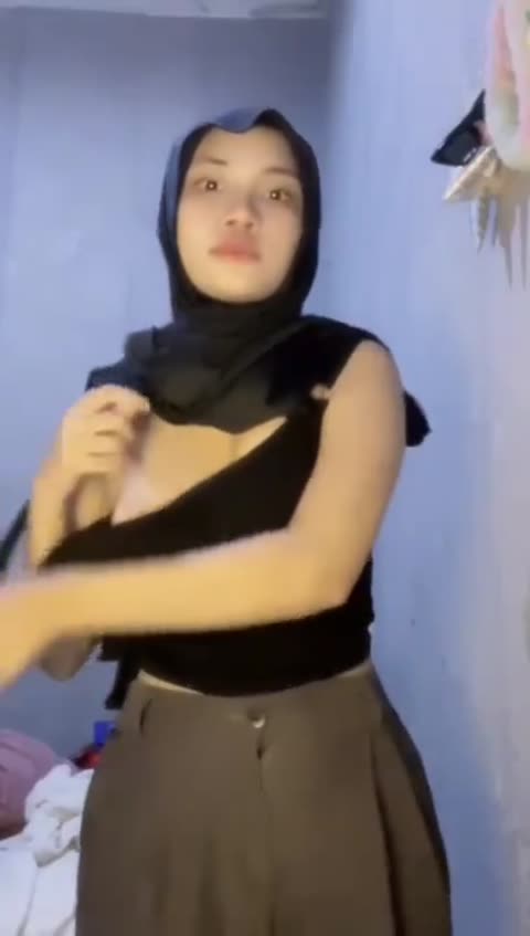 Viral Chella Dini Mode Jilbab Sambil Colmek Tambah Cantik