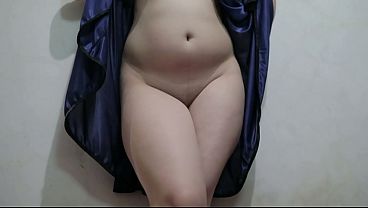 Gadis Indo Berbalut Lingerie Biru Duduk Santai Dengan Colmek