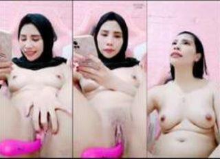 Nonton Bokep: Sexygirl Tocil Hijabers Colmek Santuy Desah Nikmat Ahh