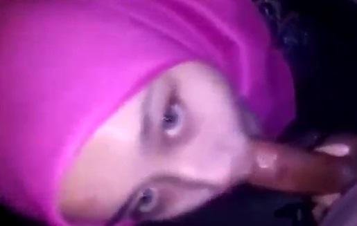 Bokep Indo: Cewek Jilbab Pink Nyepong Kontol Om-om
