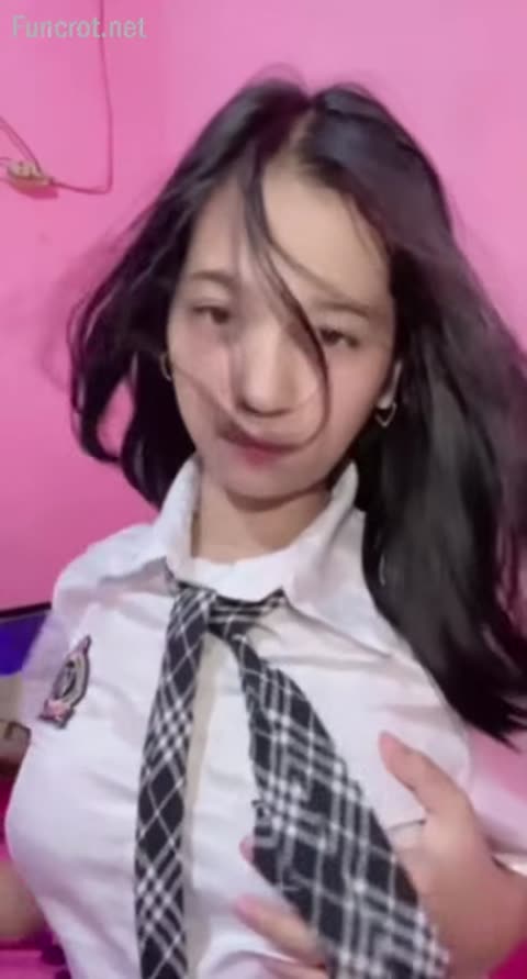 ABG Cantik Kembali Sange Melepas Pakaian di Depan Kamera