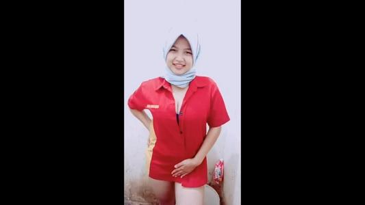 Nonton Bokep Indo Kasir Minimarket Colmek di Toilet Bersama Pak Bispak