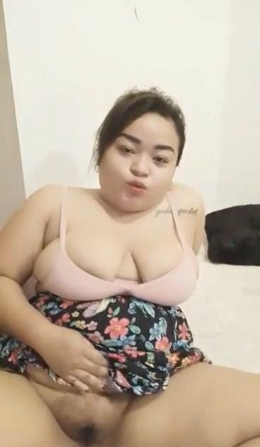 Nonton Bokep: Jembut Memek Miss Gudel BBW Lokal