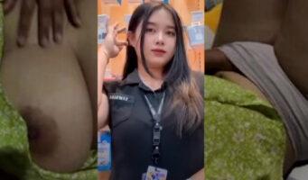 Nonton Bokep: VCS Mbak-Mbak SPG Counter HP Baju Hijau Remas Toketnya